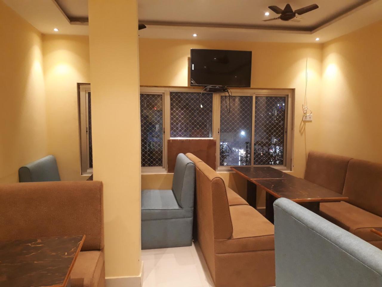 Hotel Samman Варанаси Экстерьер фото